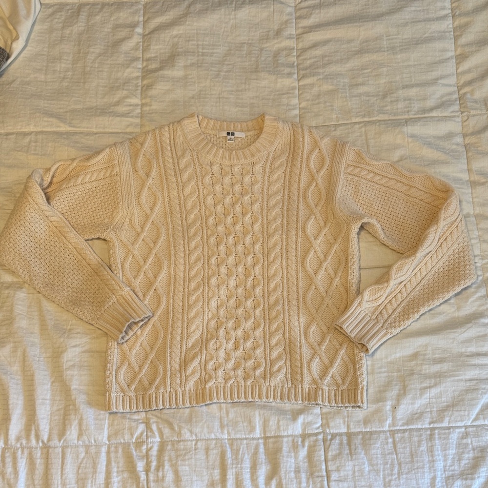 Uniqlo Cable Knit Beige Sweater XS